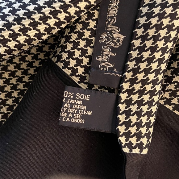 Vintage old money silk Ralph Lauren Black and White Houndstooth Scarf - Picture 6 of 9
